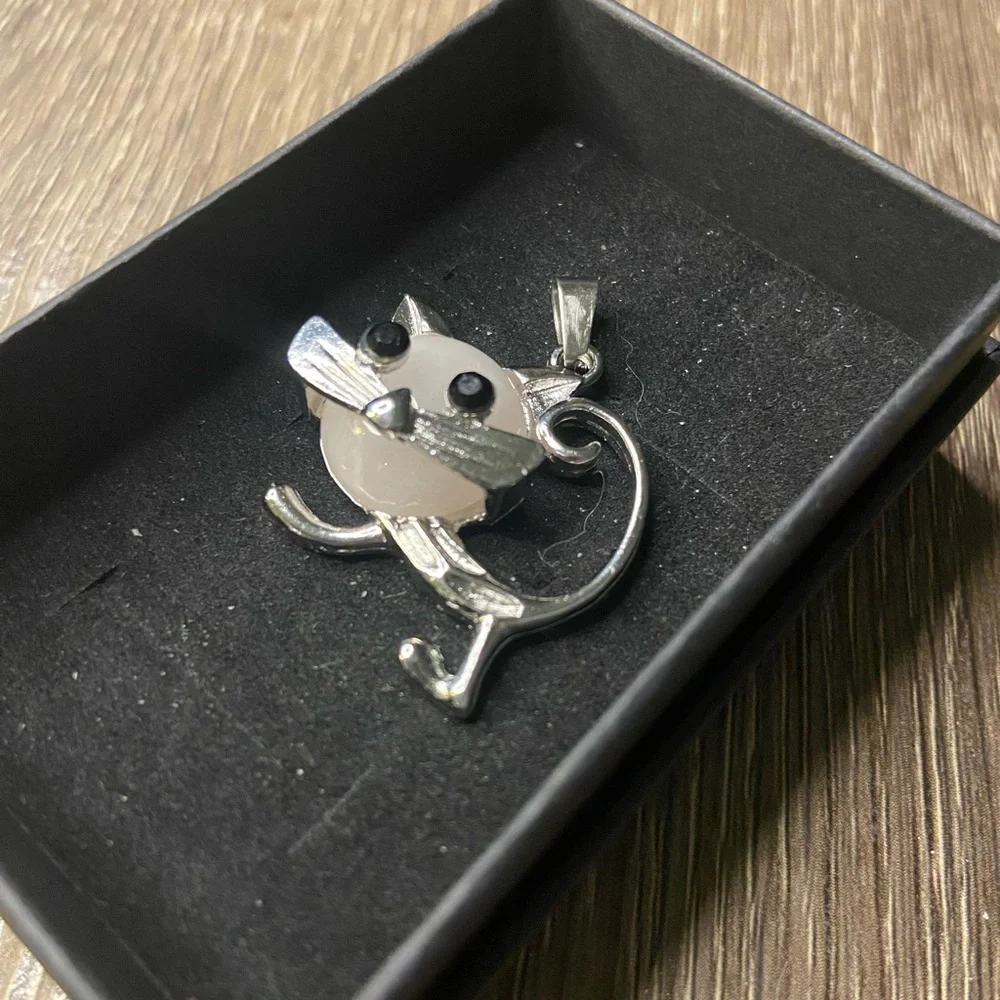 Silver Plated Rose Quartz Cat Pendant